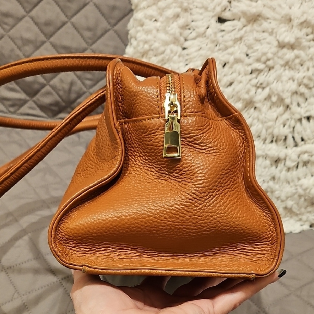 Kattee Tan Leather Satchel with Gold Hardware - Picture 10 of 16